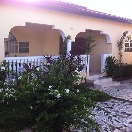 Hotel Dream Nest Brufut Exterior foto